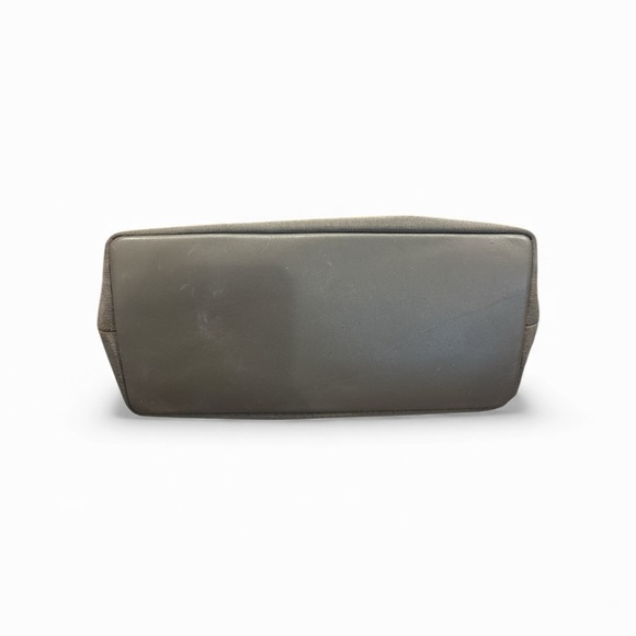 Salvatore Ferragamo Gancini Vara Shoulder Bag – Made in Italy - Picture 6 of 9